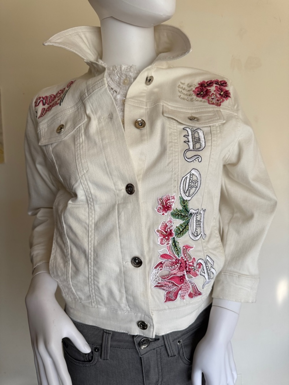 NWOT “Fashion Addict” White Denim 38 M